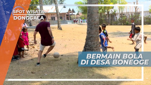 Bermain Bola Bersama Anak-anak Desa Boneoge Donggala Sulawesi Tengah