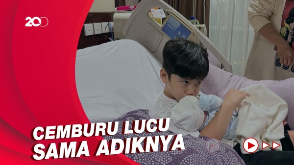 Trik Raffi-Gigi Atasi Tingkah Lucu Rafathar yang Cemburu pada Rayyanza