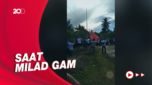 Momen Warga Aceh Kibarkan Bendera Bulan Bintang Sambil Diiringi Azan