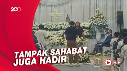 Ayah Gaga Muhammad Hadiri Prosesi Tutup Peti Laura Anna