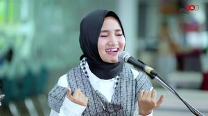 Fatin Ngodein Gebetan Lewat Lagu Shoot Me Now