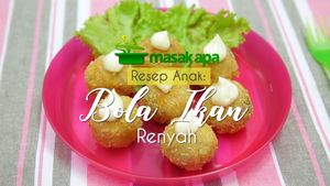 Camilan Bola Ikan Renyah Temani Akhir Pekan Si Kecil