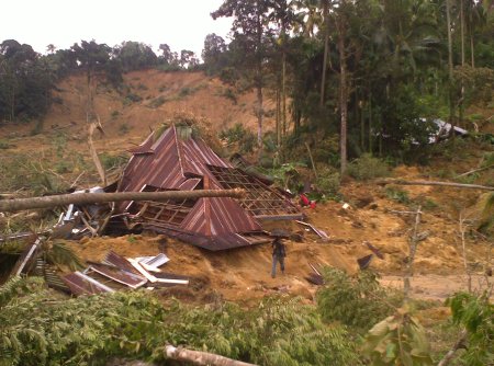 Longsor Akibat Gempa di Padang Pariaman