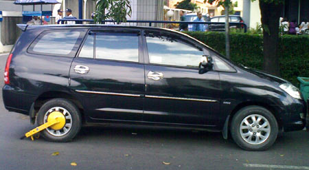 Akibat Parkir Sembarangan