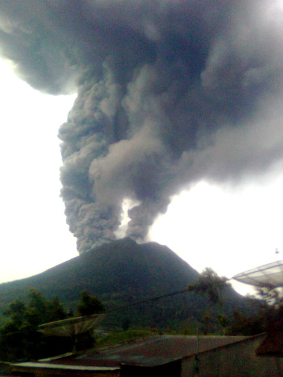  Gunung Sinabung Meletus Lagi