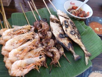 Menebus Rindu Otak-Otak Plus Seafood Bakar Bu Entin