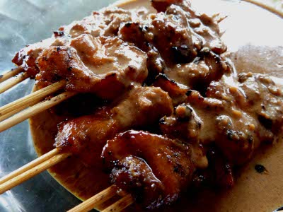 Sate Ayam Istimewa Harus Pakai Dua Tusukan