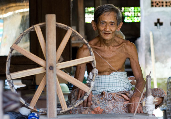 Memintal Benang Cara Tradisional