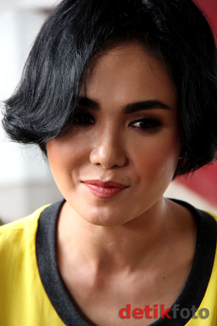 Yuni Shara Bosan dengan Rambut Pendek