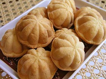 Kuih Bahulu Nan Renyah Manis