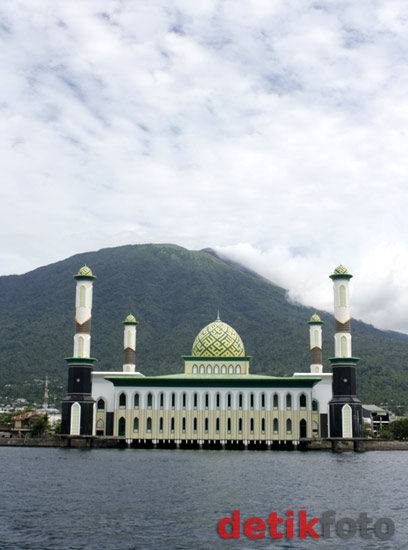 Masjid Apung Al Munawar Ternate