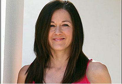 Berulang Kali Kanker Payudara, Malah Jadi Model Iklan Bra