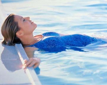 8 Manfaat Berenang untuk Ibu Hamil 8 Manfaat Berenang untuk Ibu Hamil