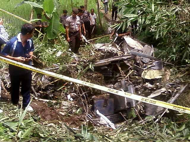 Pesawat Latih TNI AU Jatuh Di Magelang