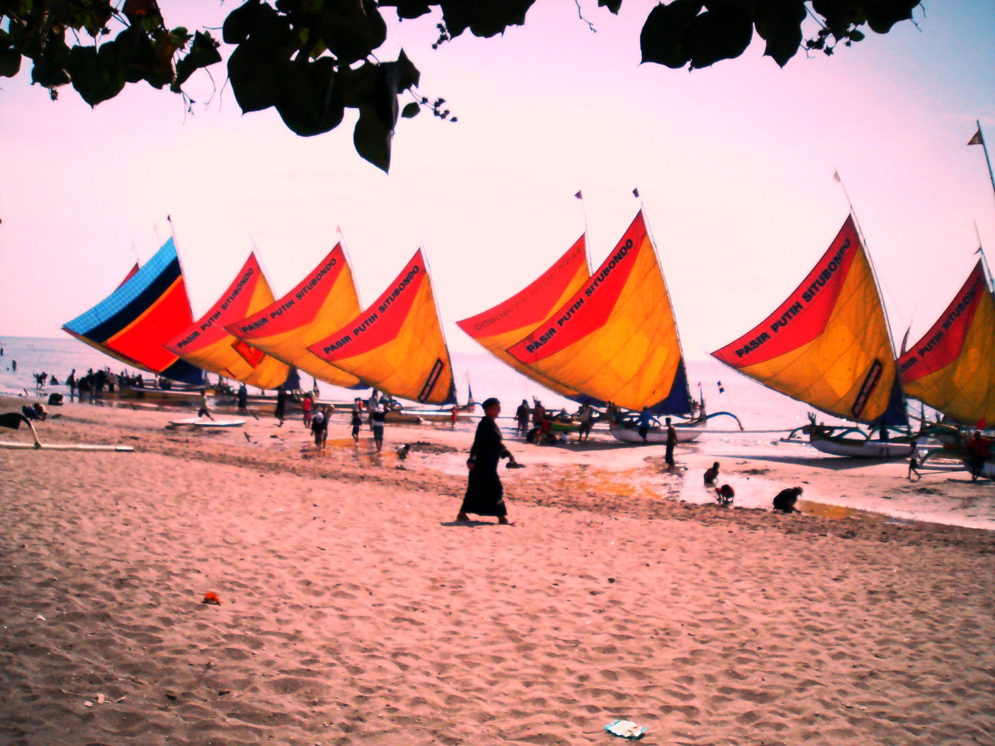 Pantai Pasir Putih Situbondo Seindah Lukisan