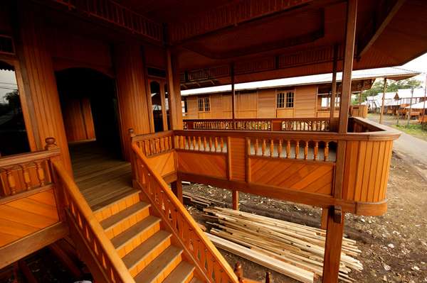 Get Rumah Kayu Woloan Tomohon PNG