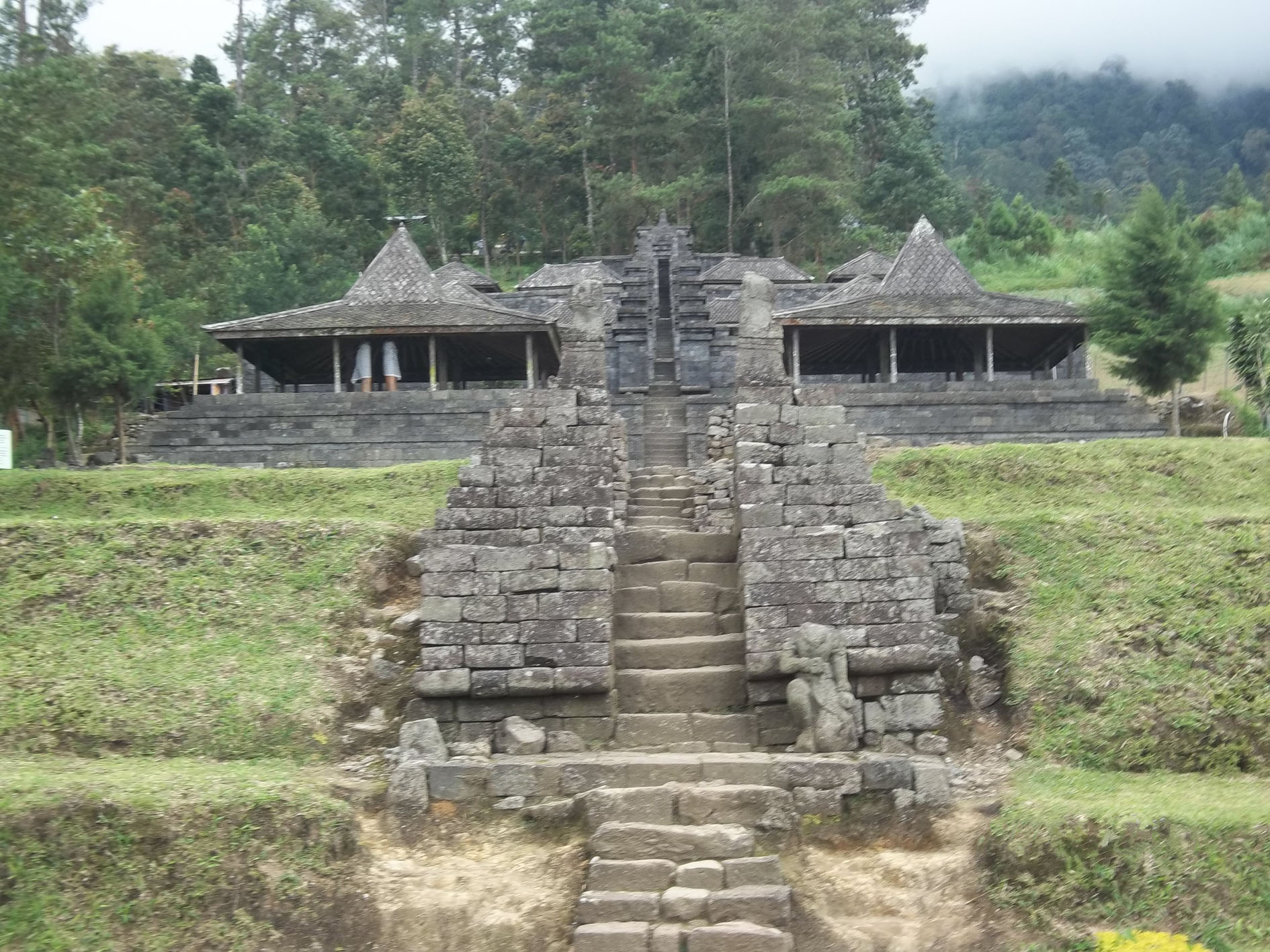 Indahnya Pemandangan Candi Cetho