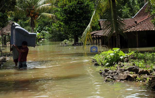  Sungai  Bawah  Tanah Meluap Wonogiri Banjir