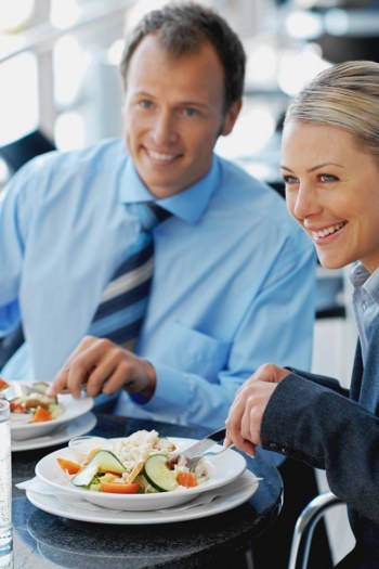 Yang Sebaiknya Tidak Dilakukan Setelah Makan 1 Yang Sebaiknya Tidak Dilakukan Setelah Makan 1
