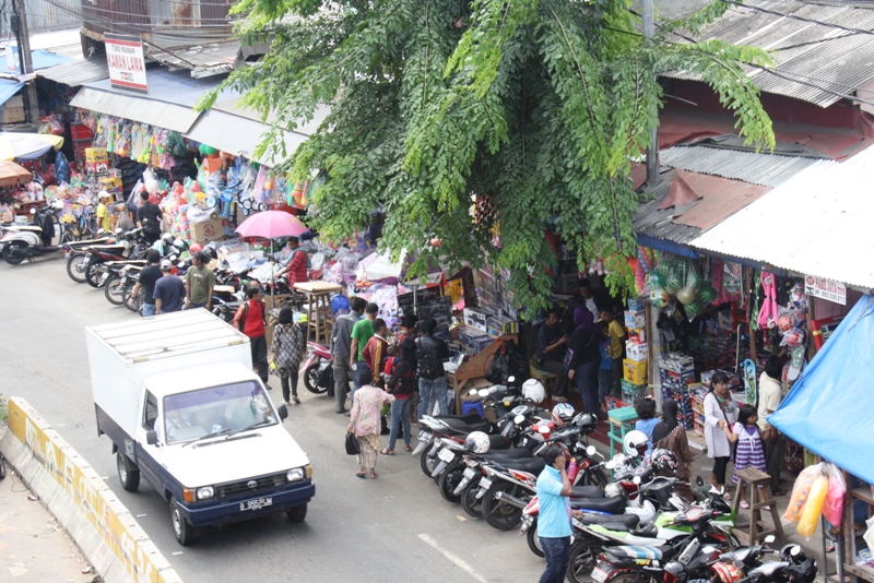 Seru Belanja Mainan Murah Bareng si Kecil di Pasar  Gembrong 