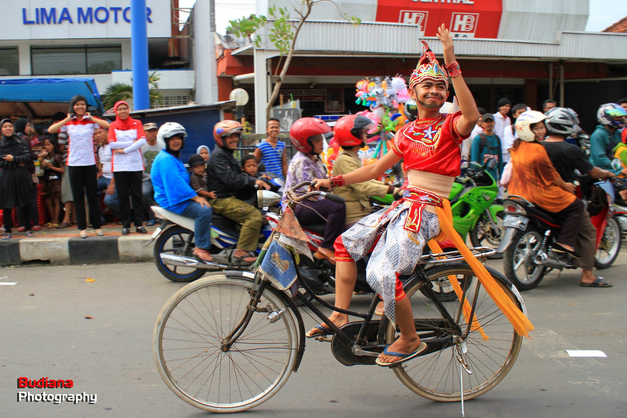 Tari Laskar Pelangi Meriahkan Subang Carnival 2012