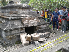 Ahli Waris Kerajaan Gowa Kutuk Perusak Makam Sultan Hasanuddin Ahli Waris Kerajaan Gowa Kutuk Perusak Makam Sultan Hasanuddin