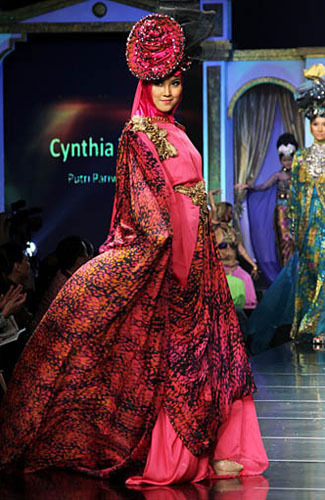 10 Busana Raden Sirait dalam Pagelaran Teatrikal di JFFF 2012 7 10 Busana Raden Sirait dalam Pagelaran Teatrikal di JFFF 2012 7