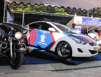 Begini Cara  Polisi Memodifikasi  Mobil 