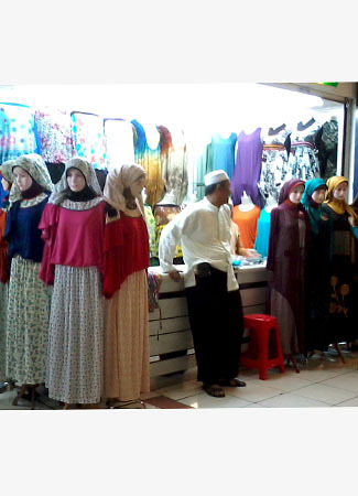 Foto Ragam Produk Fashion di Tanah Abang Blok B 3