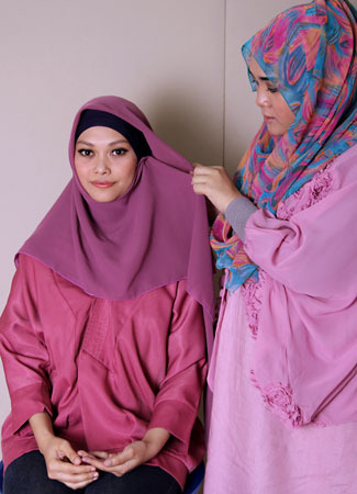 Tutorial Hijab untuk Tampilan Formal Saat ke Kantor - 3