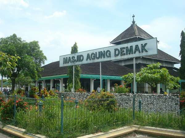 Masjid Agung Demak Tempat Berkumpulnya Wali Songo