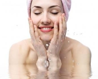 Kesalahan Wanita Saat Cuci Muka yang Buat Kulit Tambah Kusam Kesalahan Wanita Saat Cuci Muka yang Buat Kulit Tambah Kusam