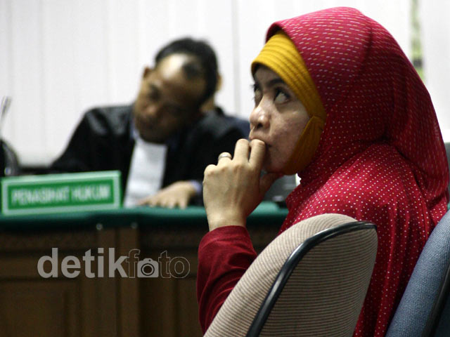 Wa Ode Nurhayati Dituntut 14 Tahun Penjara