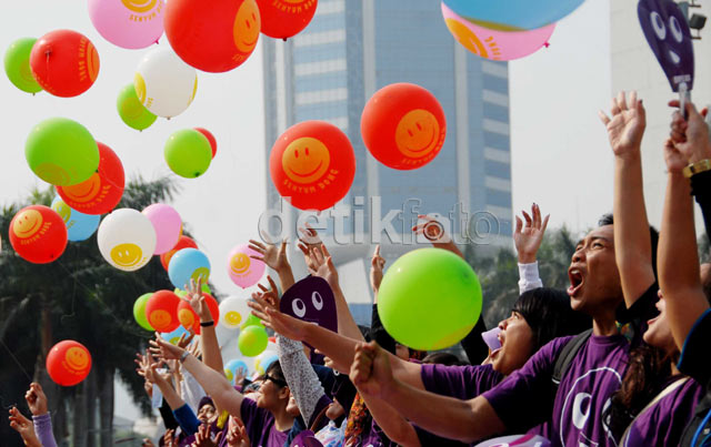 Balon Warna Warni Ramaikan Hari Kesehatan Jiwa