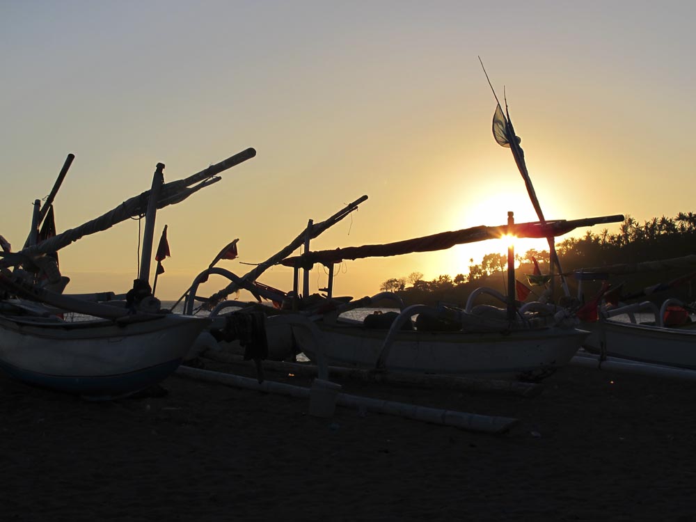 Satu Kata  untuk Sunset di  Pantai  Senggigi Cantik 