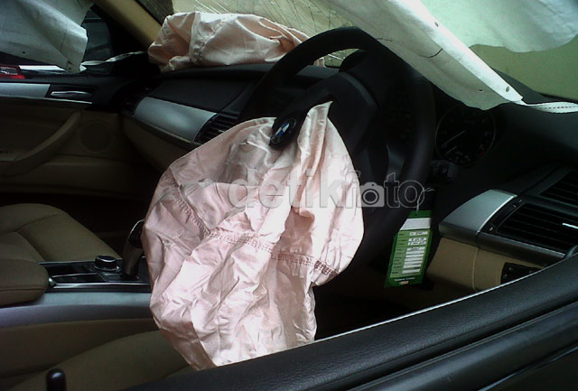 Ini Dia Mobil BWX X5 Milik Anak Hatta Rajasa