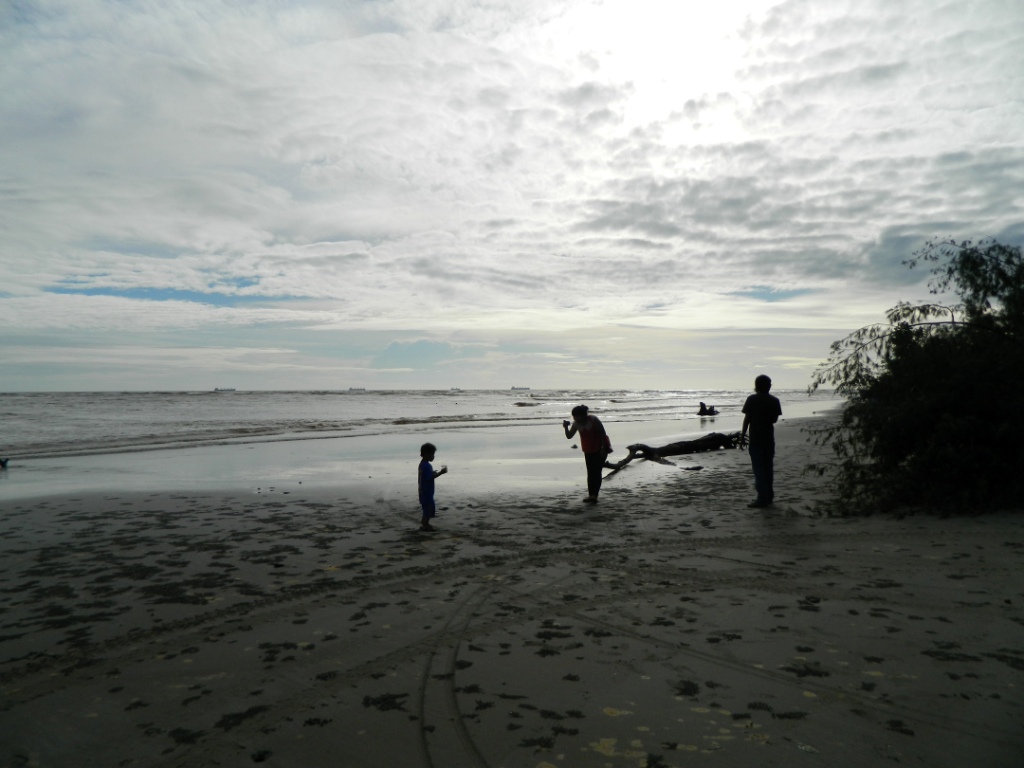 Menyusuri 5 Pantai Cantik Di Bengkulu Foto 5