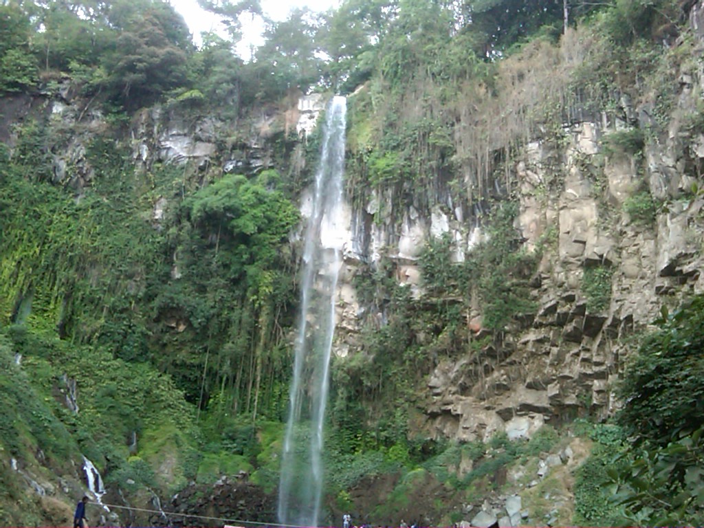 Seribu Kesegaran Di Grojogan Sewu Solo