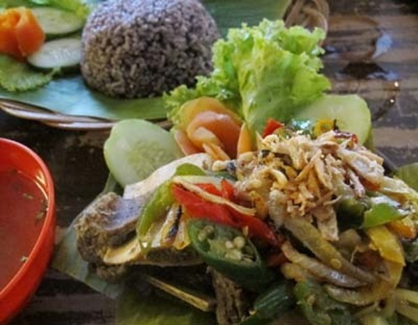 Sedep Raos Nasi Ungu Iga Goreng Asem Pedas