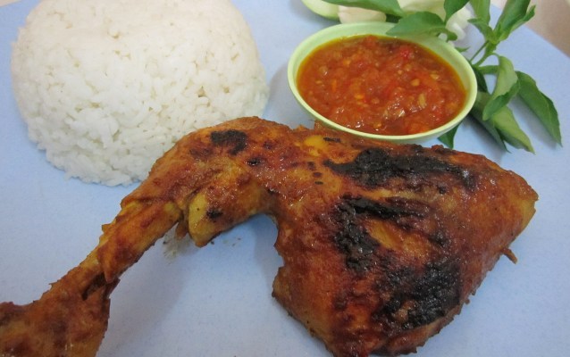 Sedap Mantap, Ayam Bakar Sambal Tomat Racikan Bu Darojah