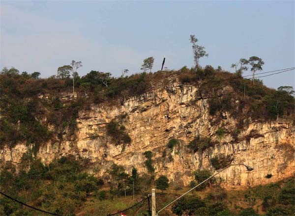 Cerita 'Pedang Misterius' di Gunung Karst, Bandung Barat