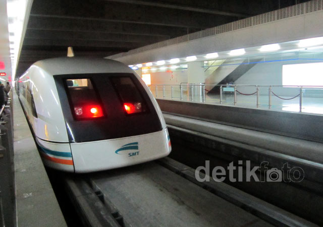 Merasakan Sensasi Kereta Magnet Di Shanghai