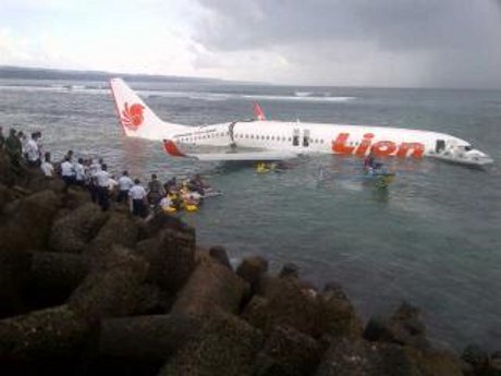 Lion Air Jatuh Ke Laut Di Bali Bandara Ngurah Rai Ditutup 30 Menit