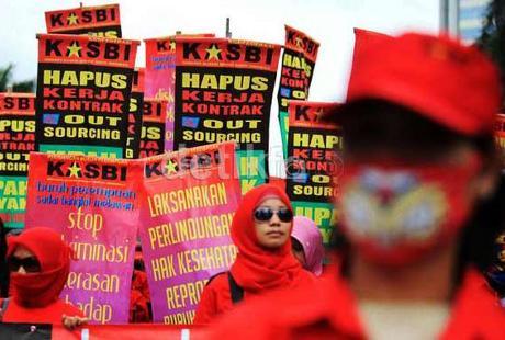 Nasib Buruh Perempuan: Cuti Haid Sulit, Hamil Langsung Dipecat Nasib Buruh Perempuan: Cuti Haid Sulit, Hamil Langsung Dipecat