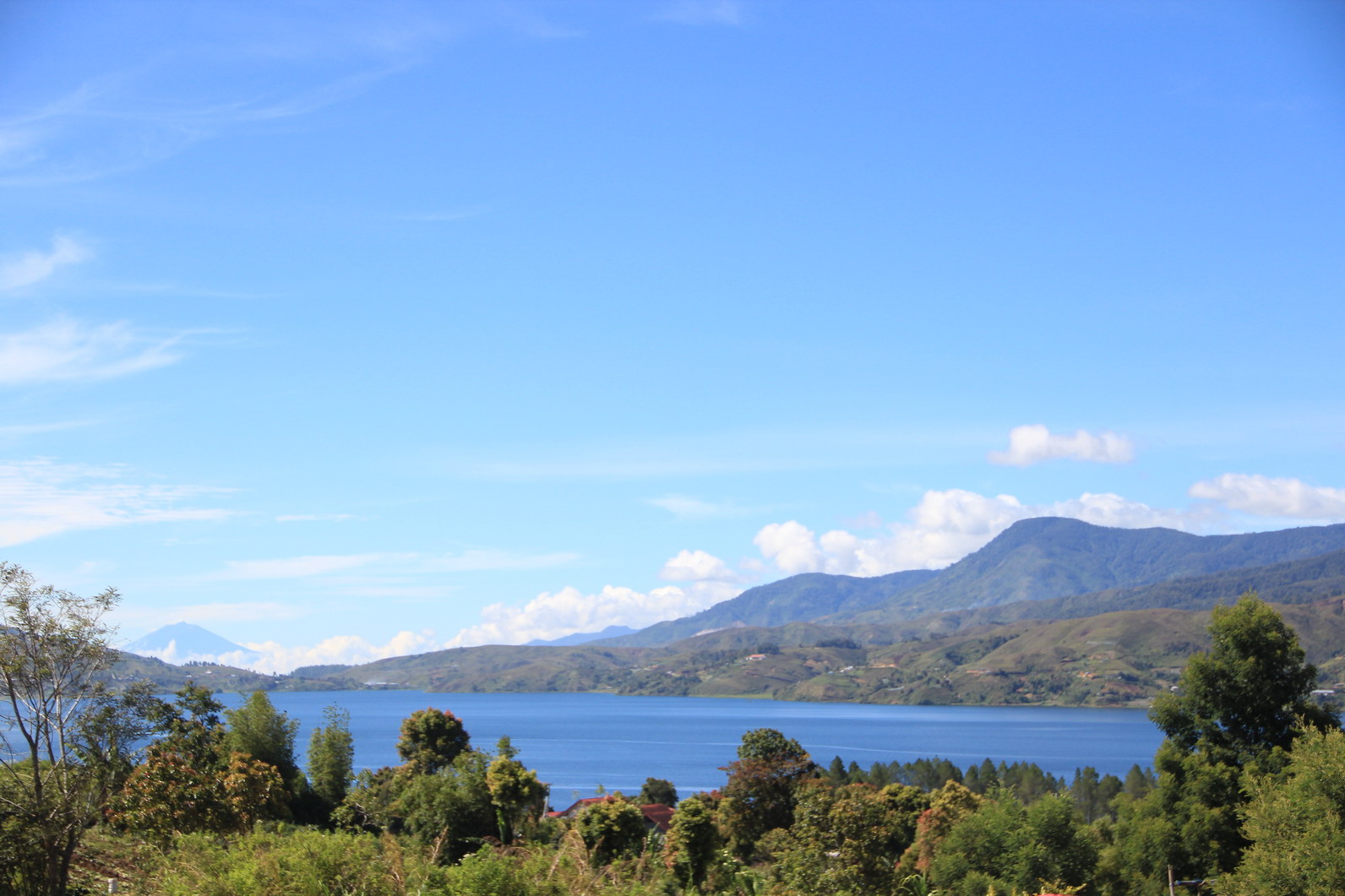 Danau Kembar dan 4 Destinasi Keren di Solok, Sumbar