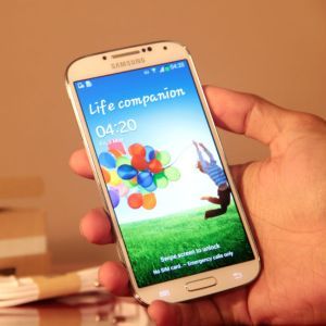 beda samsung gear s3 dan s4