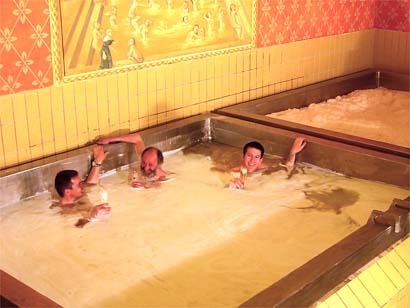 Mungkin Ini Kolam Paling Memabukkan di Dunia