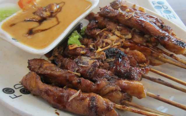 Satay Kitchen: Jajan Sate Ayam Ponorogo dan Sate Usus yang 