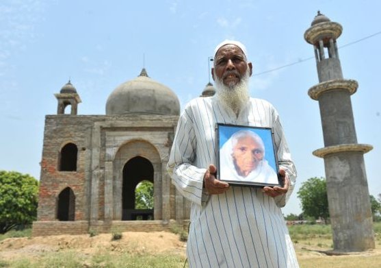 Kisah Pria Miskin yang Membuat Replika Taj Mahal