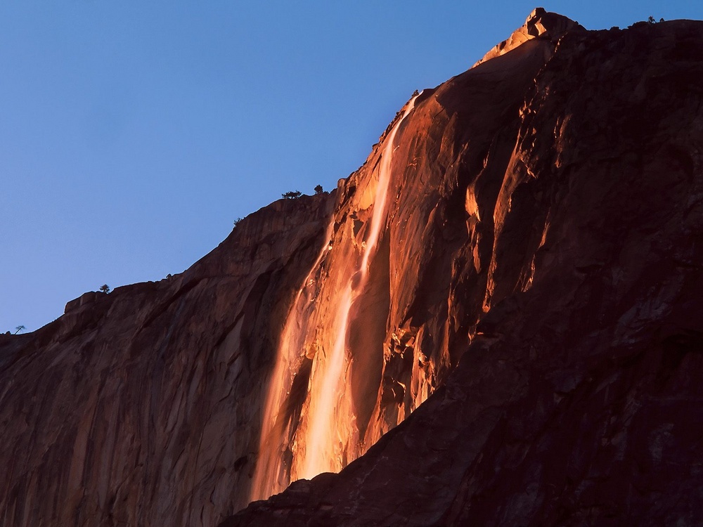 Aneh Tapi Nyata, Air Terjun Api di Amerika